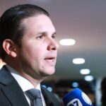 Câmara dos Deputados cumpre decisões do STF sobre Carla Zambelli, afirma Hugo Motta