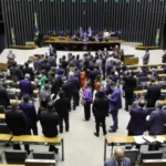 Após derrota no IOF, Congresso aprova urgência para projeto que corta 10% dos incentivos fiscais